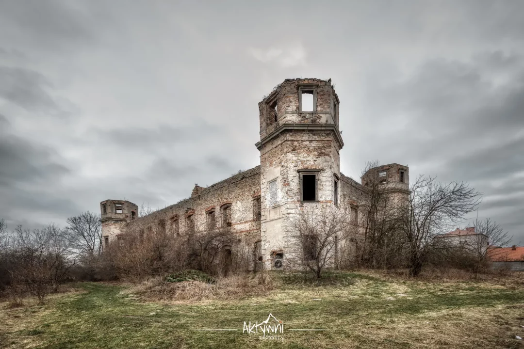 Piekoszów, świętokrzyskie - Pałac Tarłów